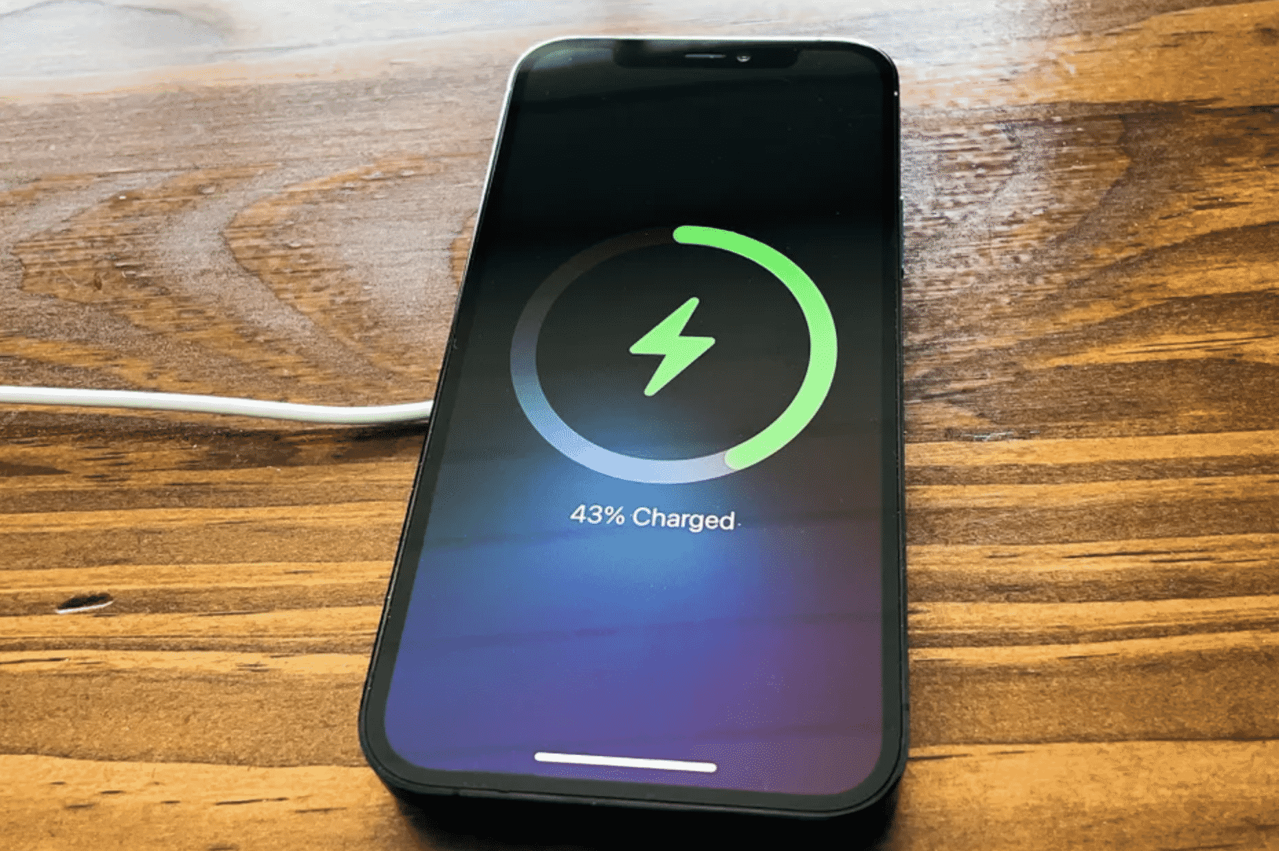 iPhone 12 aufladen