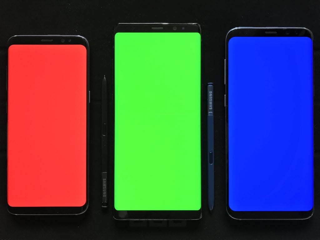 AMOLED 대 LCD