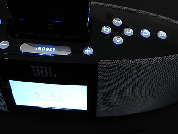 Обзор: JBL On Time 400iHD HD/AM/FM док-станция для iPod
