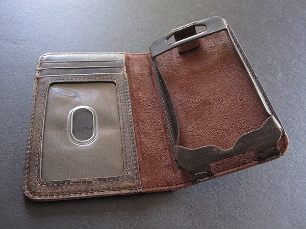 Обзор: Twelve South BookBook для iPhone 4