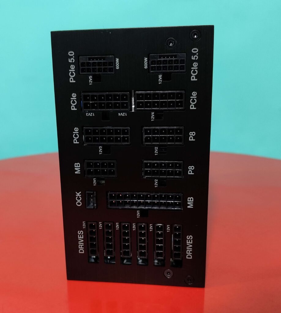 Conectividade - Dark Power Pro 13 1300W