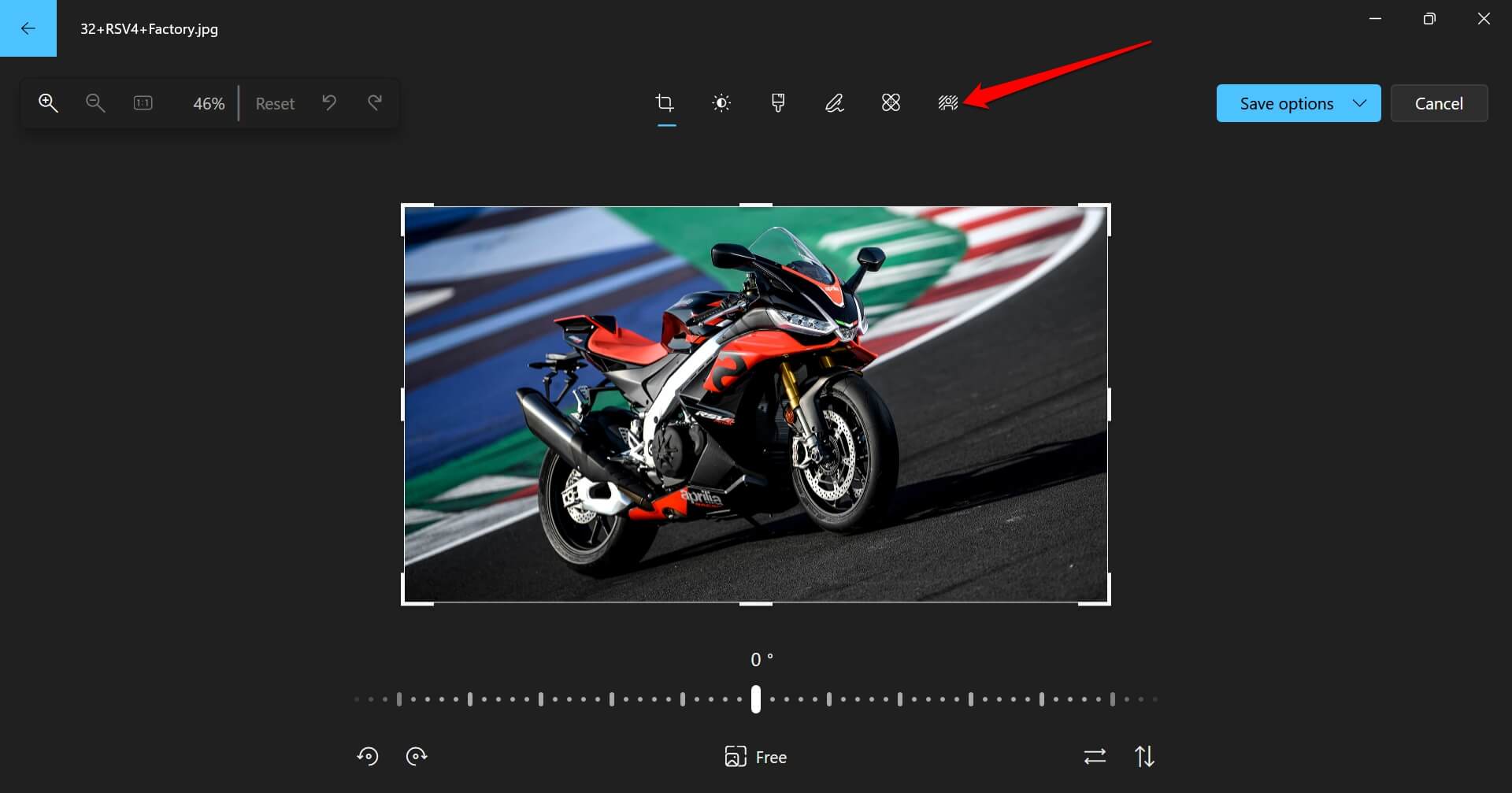 Klicken Sie auf die Hintergrundunschärfe-Schaltfläche in der Windows Fotos-App