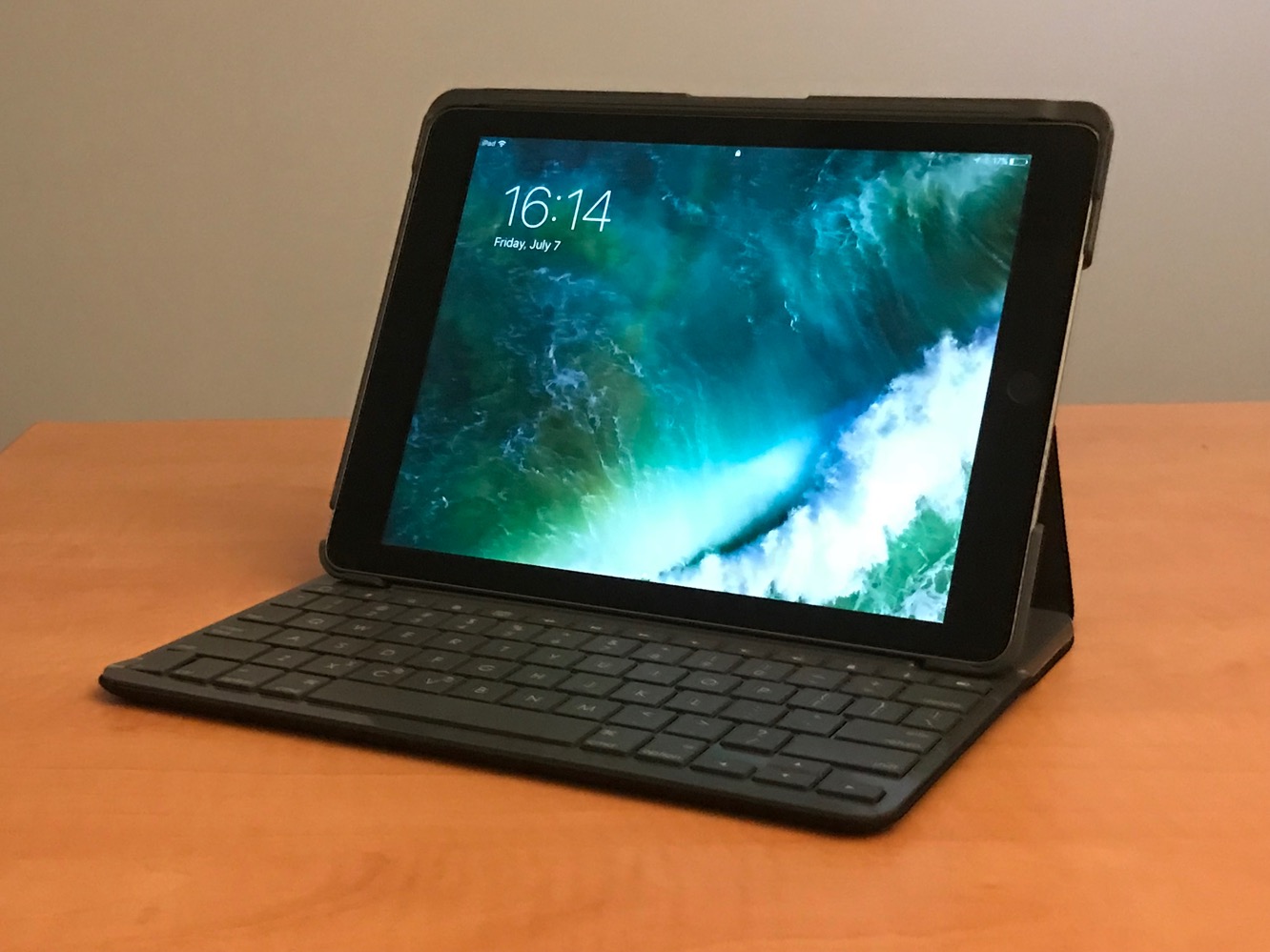 Revisão: Capa de Teclado Logitech Slim Folio para iPad