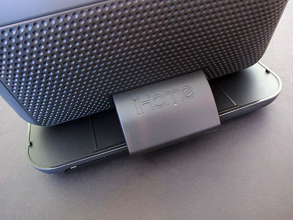 Recensione: iHome iP49 Studio Series Altoparlante Portatile Ricaricabile per iPhone + iPod