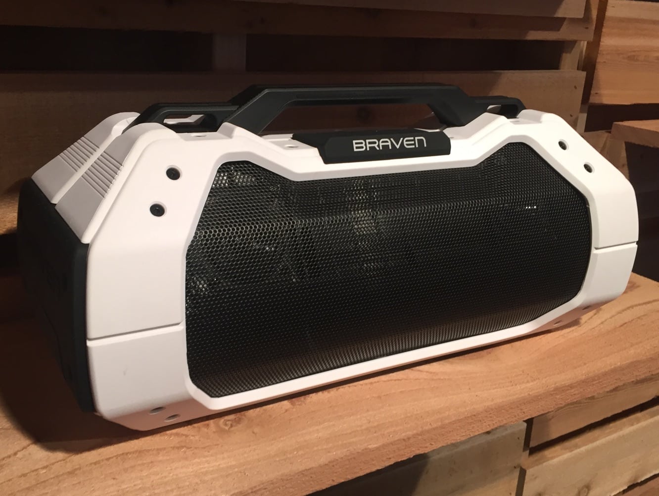 BravenがCESで新しいスピーカーを発表、BRV-XXLとBRV-BLADE LEを含む