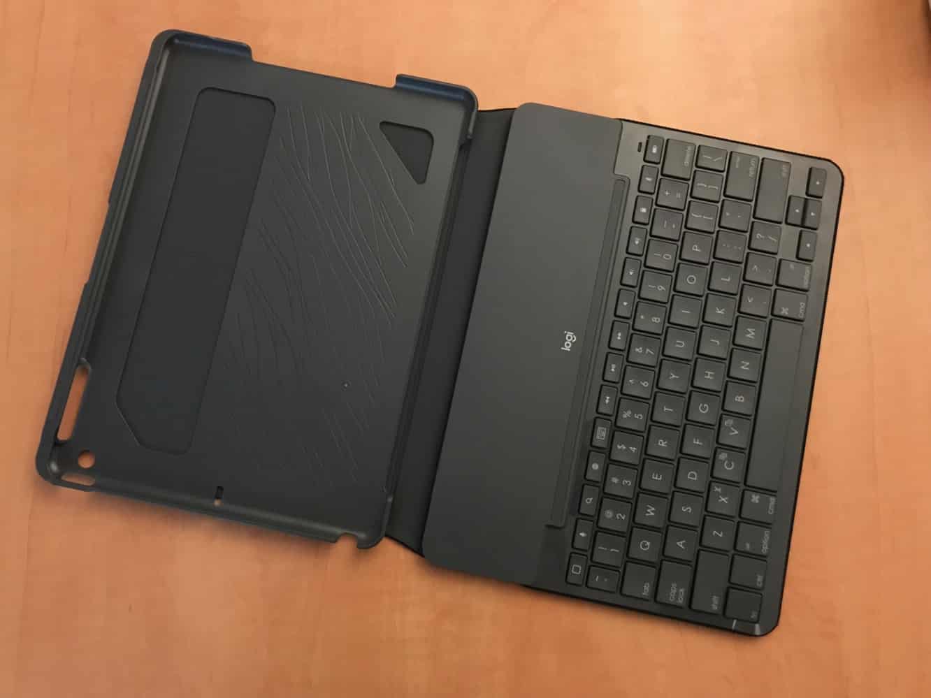 Revisão: Capa de Teclado Logitech Slim Folio para iPad