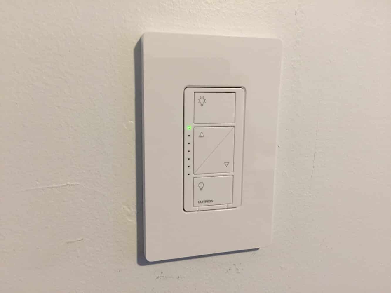 리뷰: Lutron Caséta 무선 HomeKit 스마트 브리지, 벽 내장형 조명 조절기 + 플러그인 램프 조절기 키트