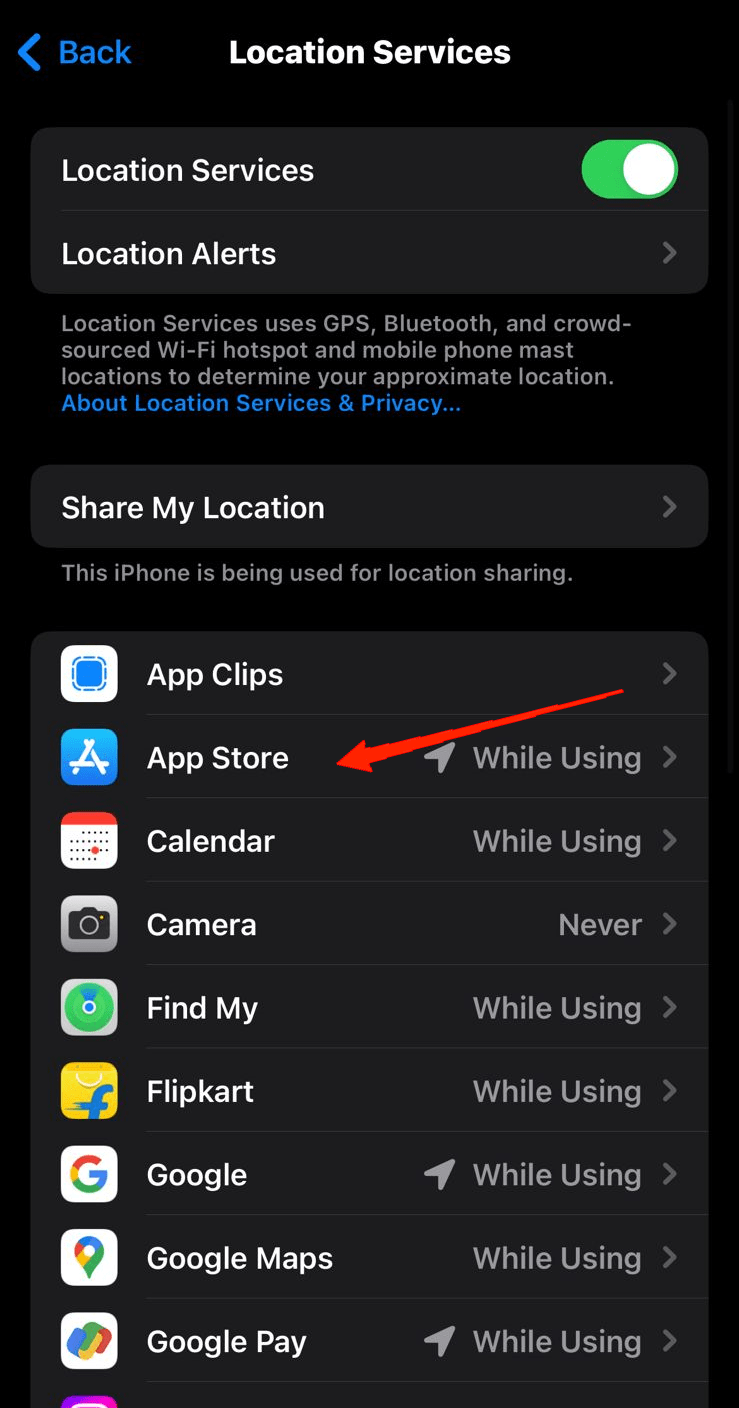 Maintenant, faites défiler vers le bas pour vérifier toutes les applications qui ont accès aux Services de localisation sur votre appareil.