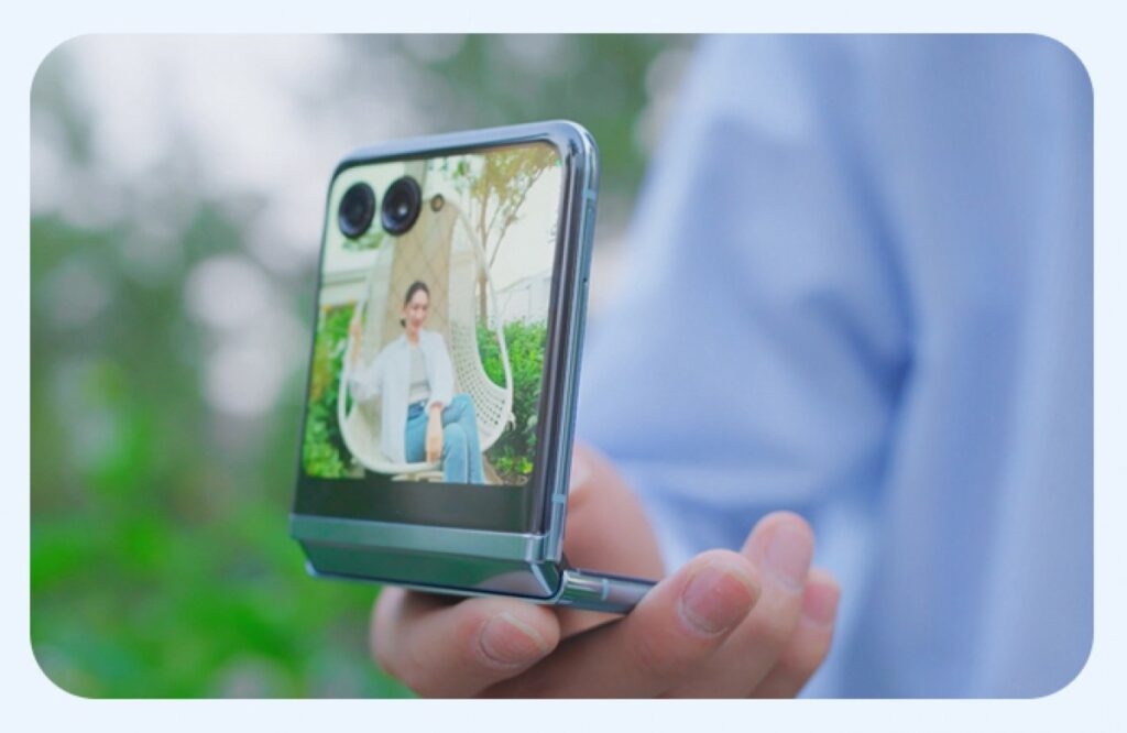 Motorola-Razr-40-Ultra Cover Display