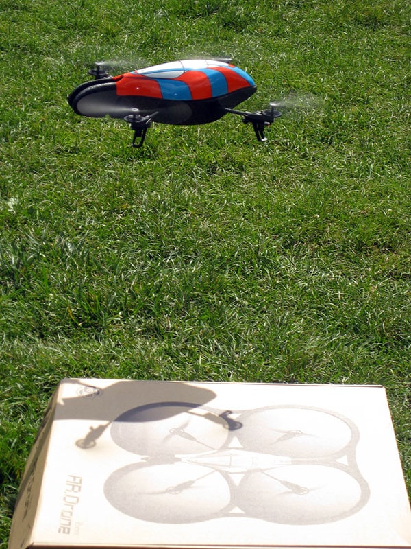 리뷰: Parrot AR.Drone Wi-Fi 쿼드리콥터 (iPhone, iPod touch + iPad용)