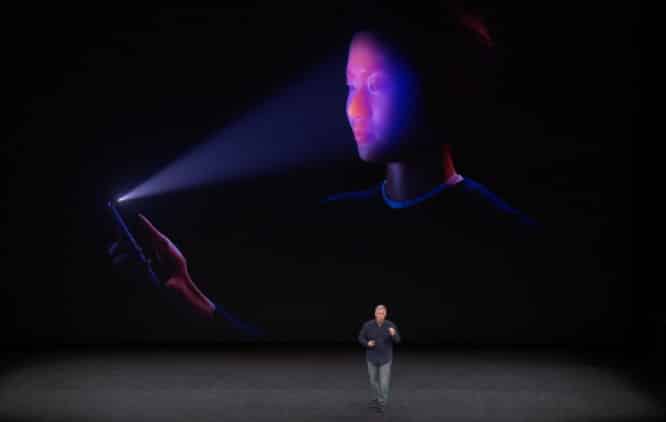 FBIが捜索令状の一環として容疑者にFace IDを使用してiPhoneのロックを解除させる