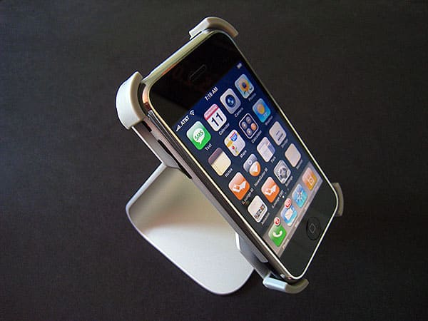 Bewertung: Just Mobile Xtand für iPhone + iPhone 3G