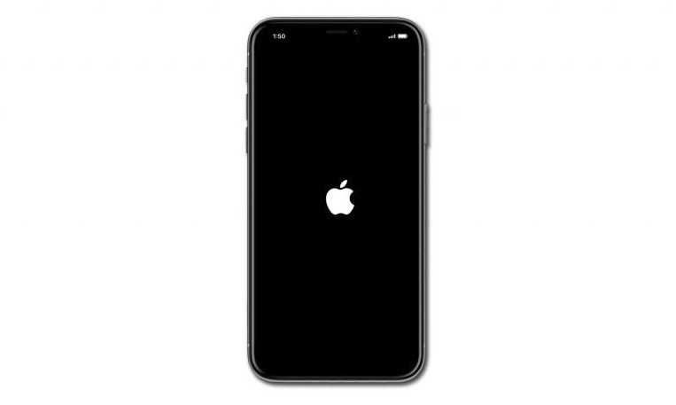 iPhone con logo de Apple - iPhone se enciende y apaga