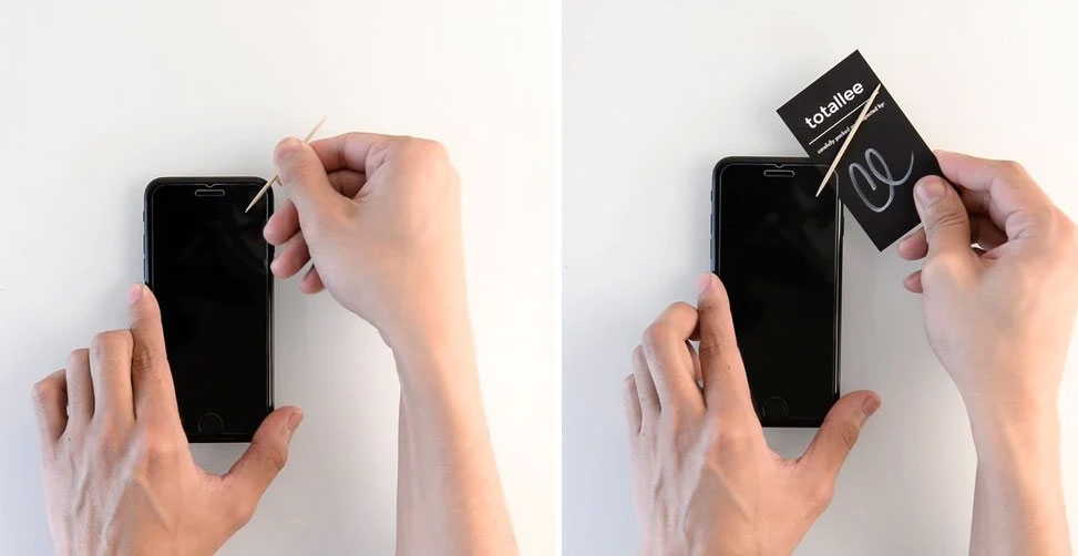 Rimuovi il Proteggi Schermo Esterno - Problema dello Schermo Nero dell'iPhone 14