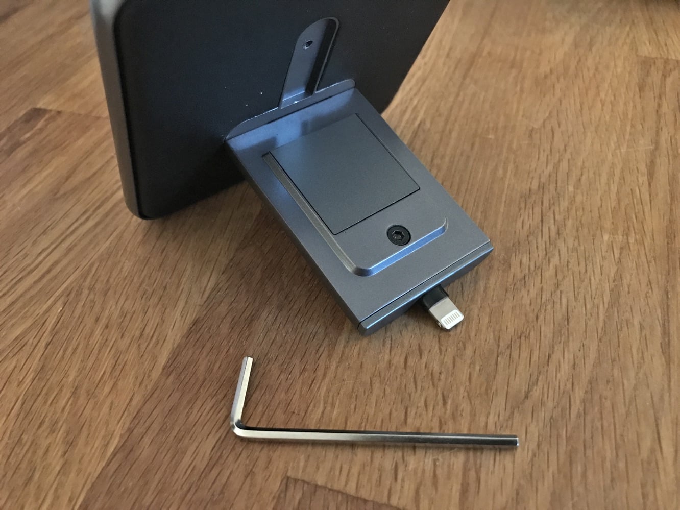 レビュー:Twelve South HiRise Duet for Apple WatchとiPhone