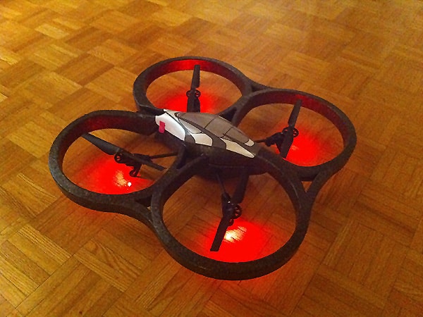 리뷰: Parrot AR.Drone Wi-Fi 쿼드리콥터 (iPhone, iPod touch + iPad용)