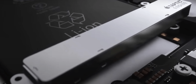 iPhone 15 タクティルボタン