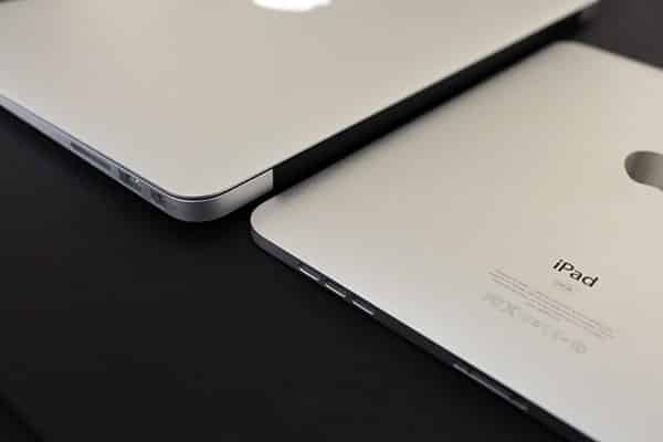 2010年のMacBook Air：画面品質 + プロの代わりになるのか？