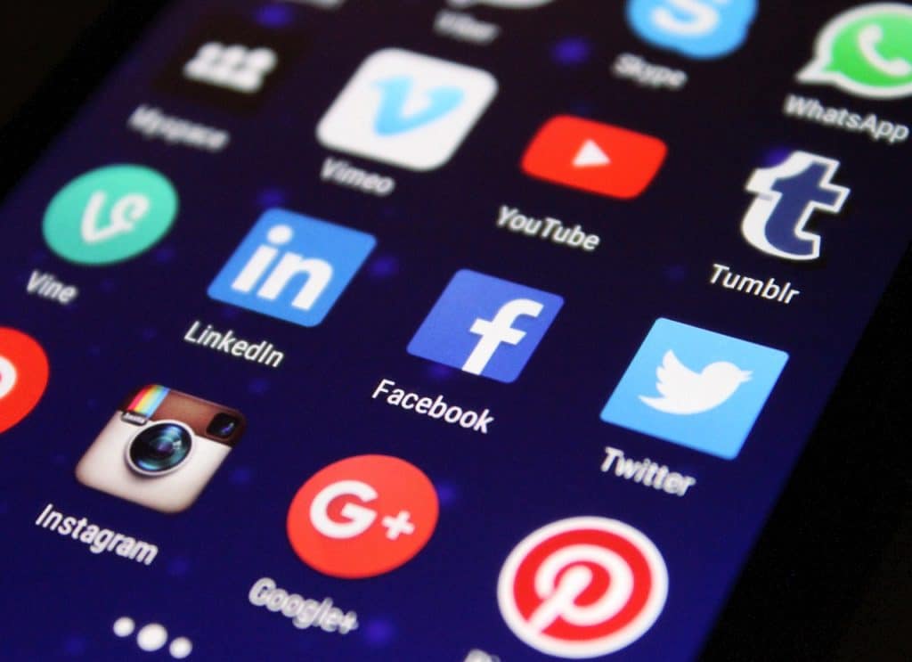 Recherche inversée de numéro de téléphone sur les réseaux sociaux