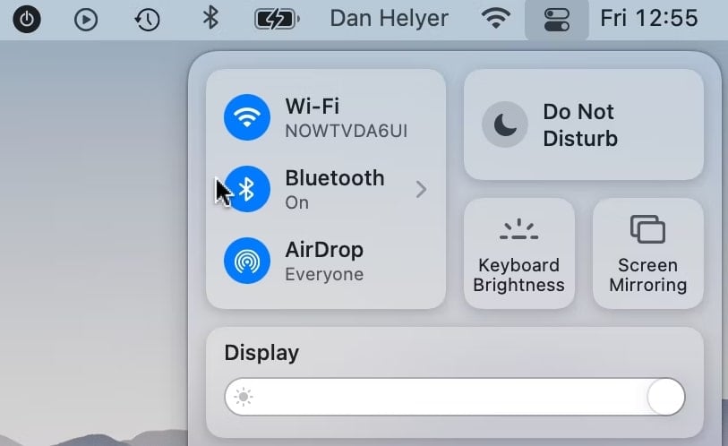 Perché i miei AirPods continuano a mettere in pausa?