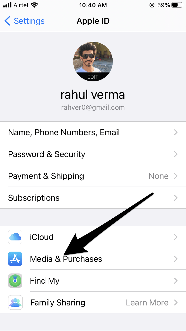 Ihr iCloud- oder iTunes-Konto ist aus Sicherheitsgründen mit Ihrem geografischen Standort gesperrt. Wenn Sie diese Probleme während des Reisens oder an einem anderen Ort als Ihrem Zuhause haben, versuchen Sie, das Land oder die Region für Ihren App Store und Ihr iTunes-Konto zu ändern. Öffnen Sie die 'Geräteeinstellungen' auf Ihrem Telefon. Klicken Sie auf Ihre Apple-ID. Wählen Sie nun die Option 'Medien & Käufe'. Tippen Sie auf die Registerkarte Land/Region. Wählen Sie die Option 'Land oder Region ändern'. Wählen Sie Ihren neuen Standort aus. (Stellen Sie sicher, dass die vorgenommenen Änderungen auch mit Ihrer Rechnungsadresse übereinstimmen.) Klicken Sie anschließend auf Zustimmen. Geben Sie eine neue Zahlungsmethode mit Ihrer aktuellen Adresse als Rechnungsadresse ein und klicken Sie auf die Schaltfläche Weiter. Und so ändern Sie Ihren Standort im App Store. Die vorgenommenen Änderungen werden sowohl auf Ihr iTunes- als auch auf Ihr App Store-Konto angewendet.
