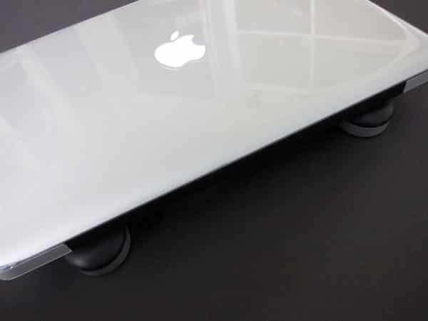 Just Mobile Solleva i MacBook Pro – Ancora – Con il Curiosamente Nominato Lazy Couch