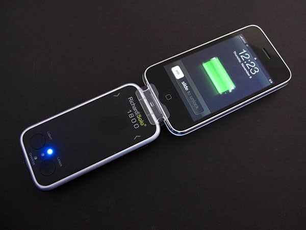 レビュー: RichardSolo 1800 スマートバックアップバッテリー（レーザーポインター＆LEDフラッシュライト付き）