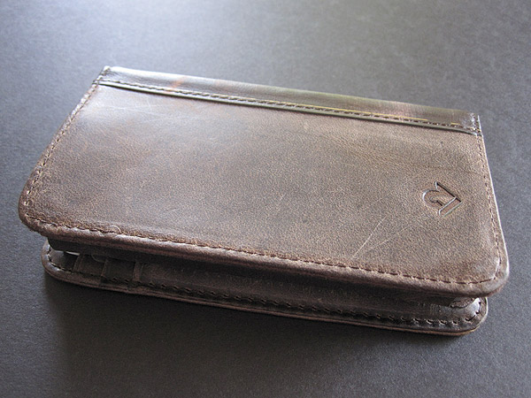 Обзор: Twelve South BookBook для iPhone 4