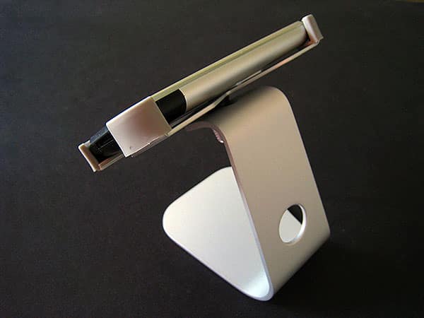 Bewertung: Just Mobile Xtand für iPhone + iPhone 3G