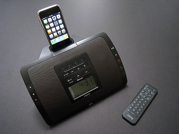 리뷰: iHome iP47 무선 스피커폰 및 알람 시계 라디오 (iPhone + iPod용)