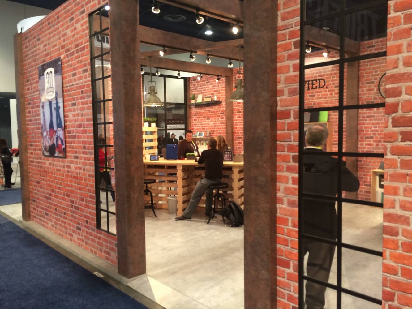 2015年CESのiProductsマーケットプレイスのブース