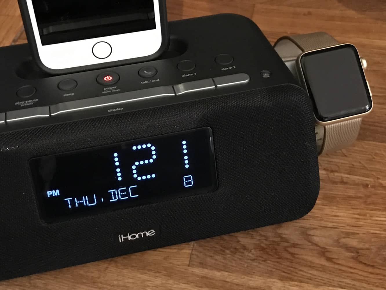 리뷰: iHome iPLWBT5 아이폰 및 애플 워치를 위한 도킹 시계 라디오