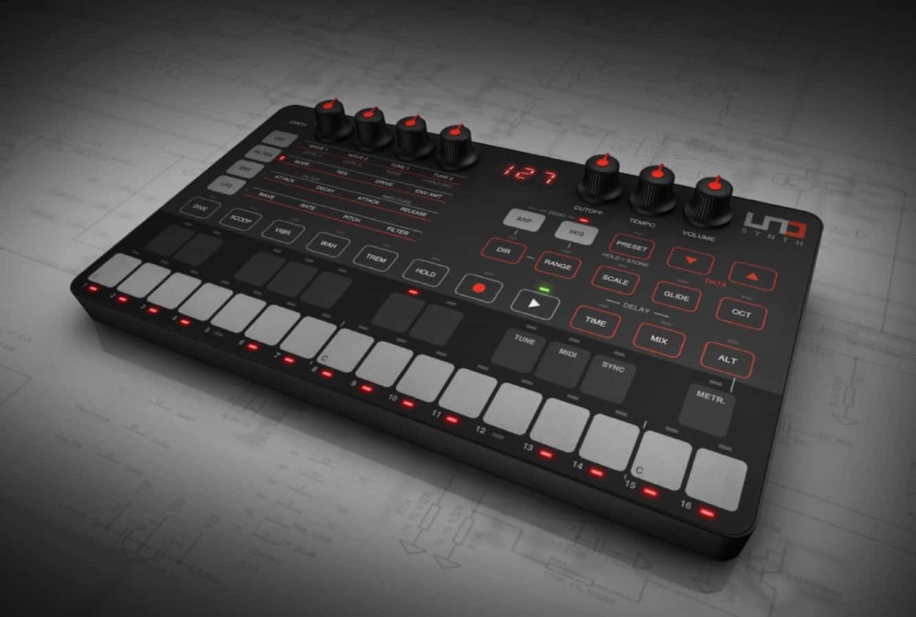IK Multimedia präsentiert UNO Synth