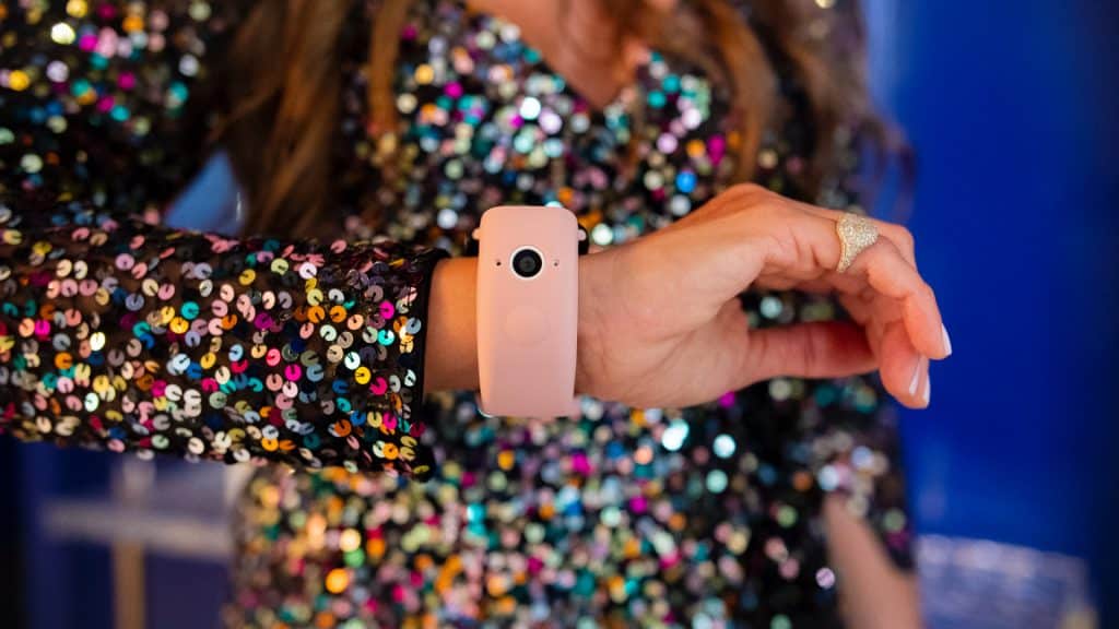Wristcam trae soporte de cámara al Apple Watch por $299