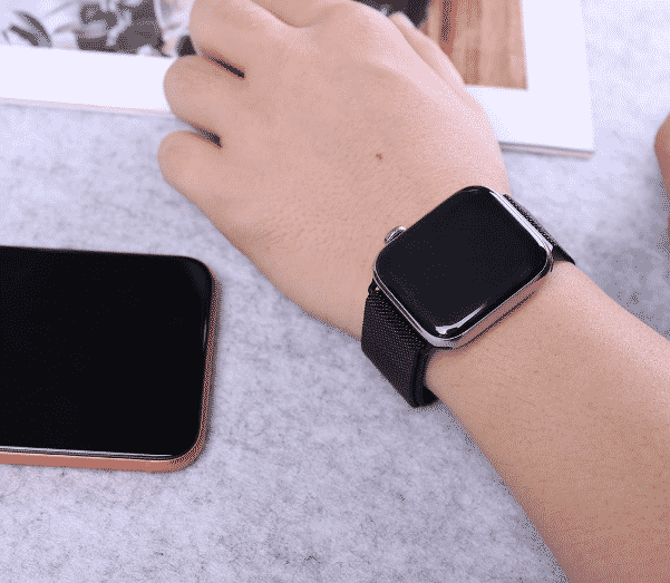 Esta é a Pulseira de Laço de Aço para Apple Watch Series 5 de 44mm e 40mm.
