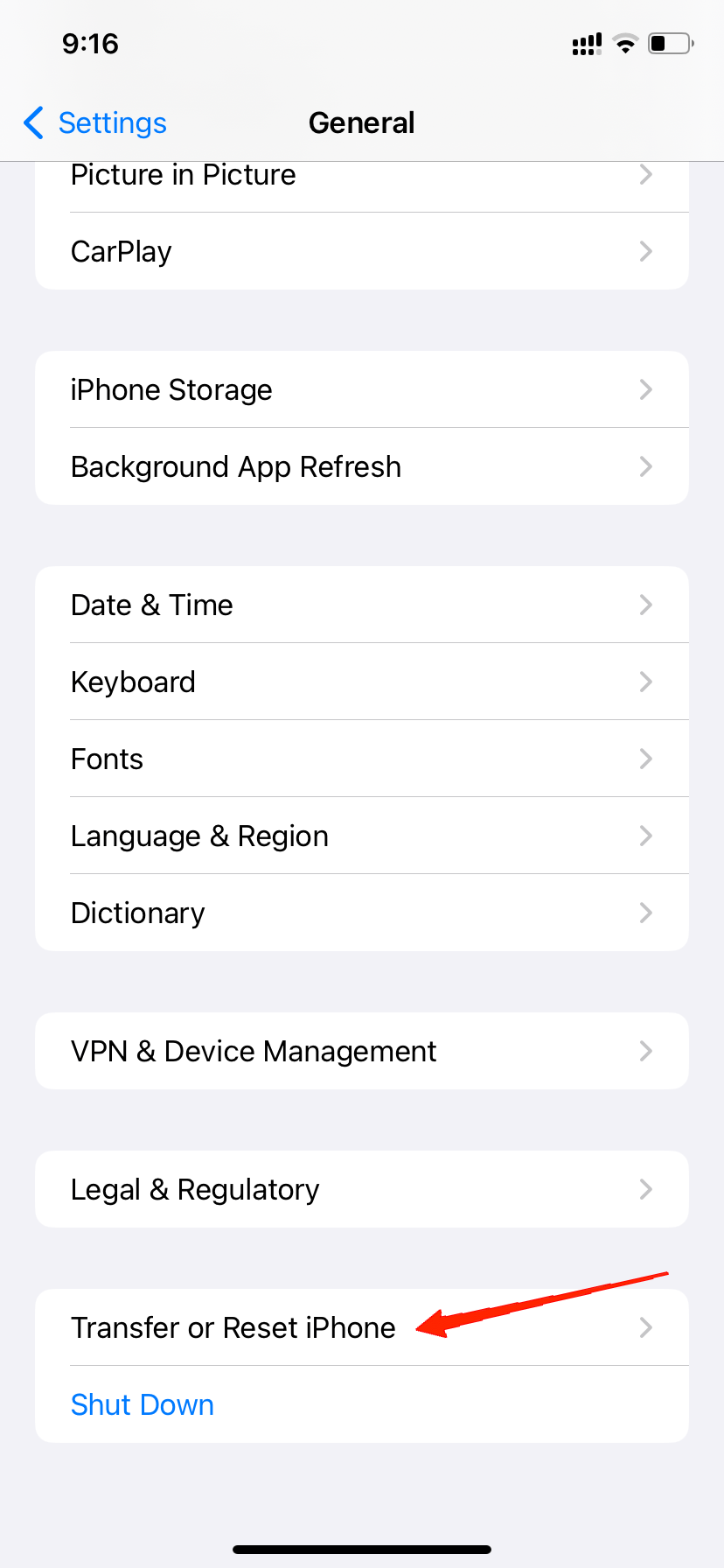 Ahora toca en 'Transferir o Restablecer iPhone'.