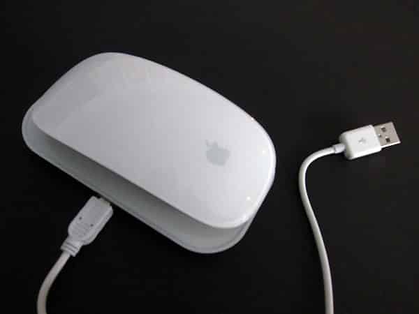 Le chargeur magique de Mobee rend la souris magique d'Apple complète (pour un prix)