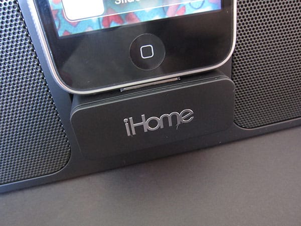 Обзор: Портативная аккумуляторная колонка iHome iP46 для iPhone + iPod