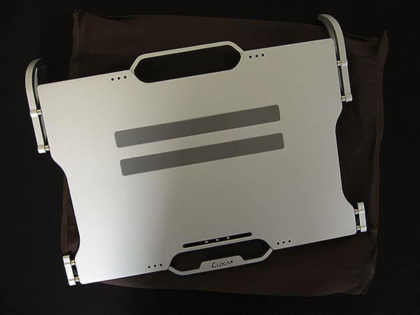 Supporti di raffreddamento Luxa2 M1-Pro, M2 + M3 di Thermaltake per i MacBook di Apple
