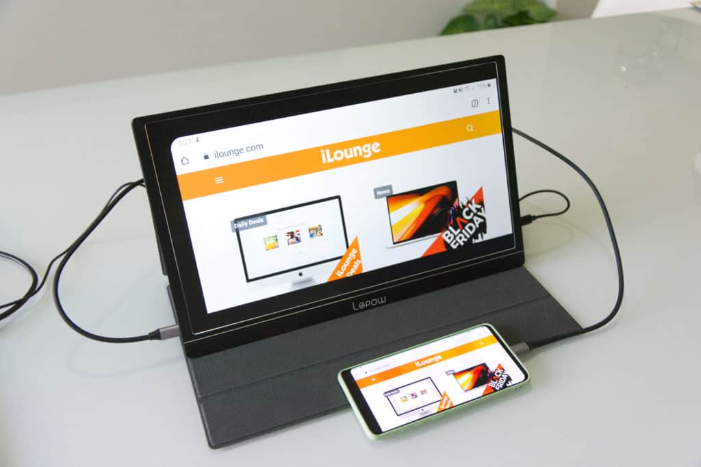 Questo è il Monitor Portatile Lepow con dispositivo mobile Samsung Galaxy S10+.