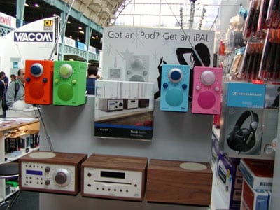 ロンドンのMacExpo 2005からのライブ