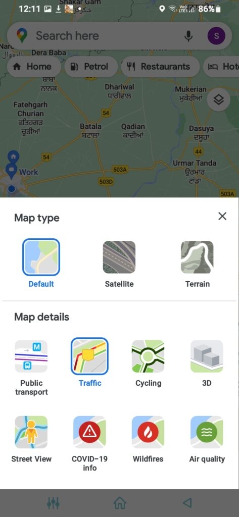 ¿Cómo comprobar el tráfico hacia mi casa y oficina?