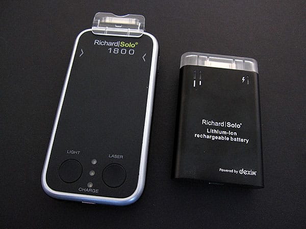 レビュー: RichardSolo 1800 スマートバックアップバッテリー(レーザーポインター&LEDフラッシュライト付き)