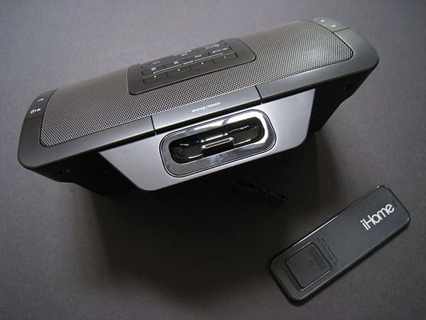 리뷰: iHome iP47 무선 스피커폰 및 알람 시계 라디오 (iPhone + iPod용)