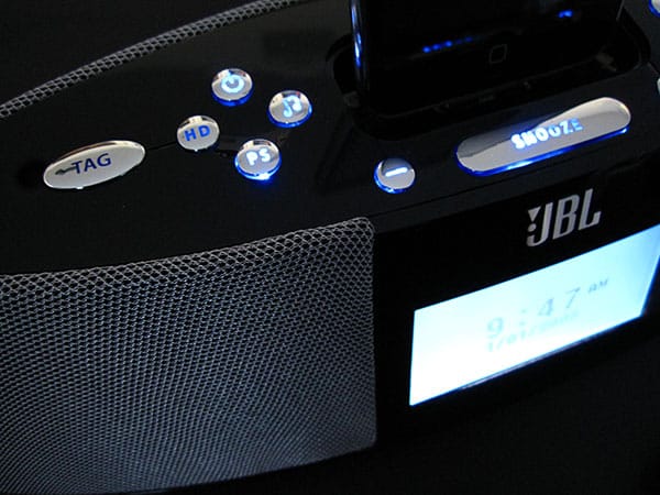 Обзор: JBL On Time 400iHD HD/AM/FM док-станция для iPod