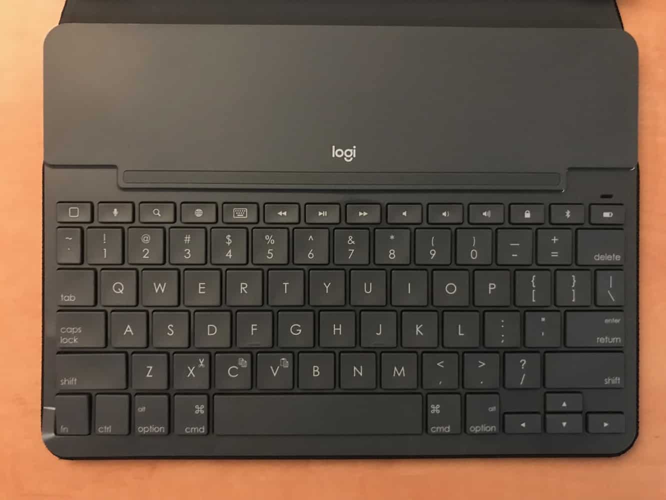 Revisão: Capa de Teclado Logitech Slim Folio para iPad