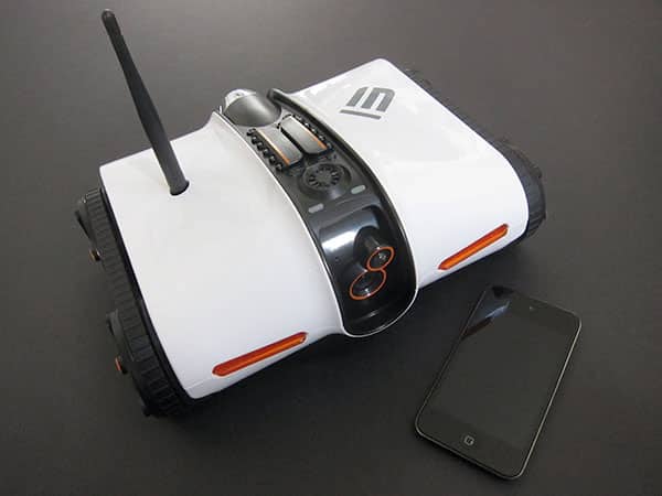 Recensione: Brookstone Rover Carro Armato Spia Wireless Controllato da App