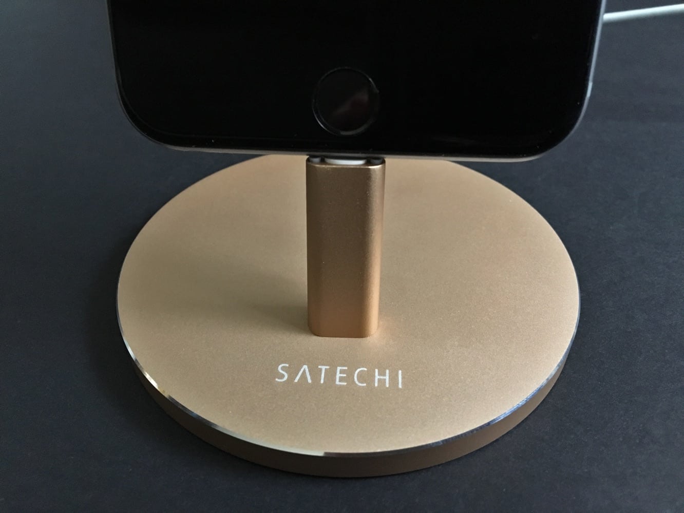 Recensione: Satechi Aluminum Mobile Dock + Supporto per Orologio in Alluminio