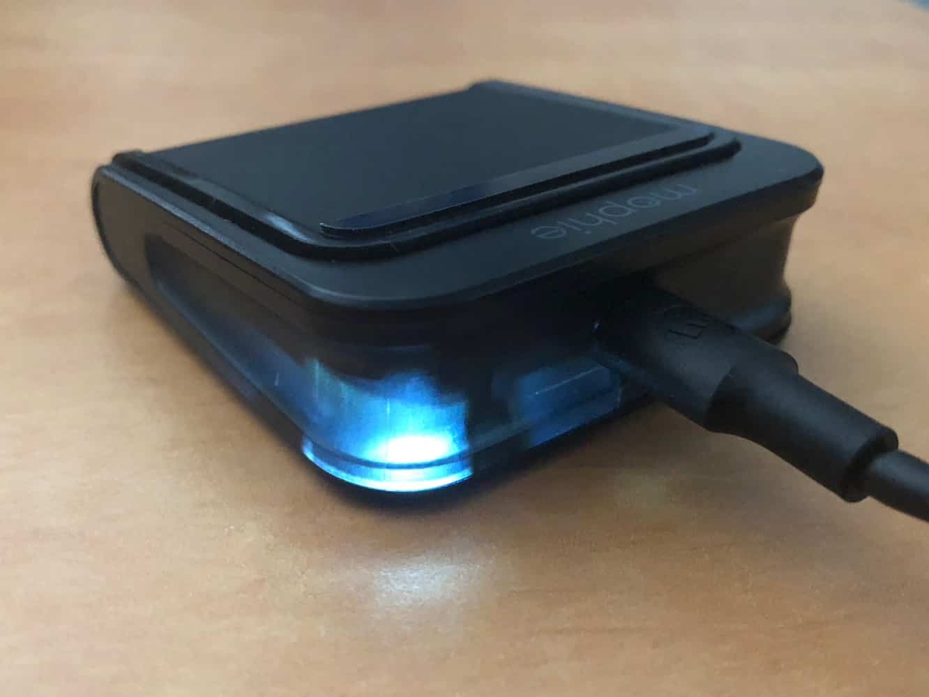 Recensione: Mophie Charge Stream Travel Kit con Charge Stream Pad Mini