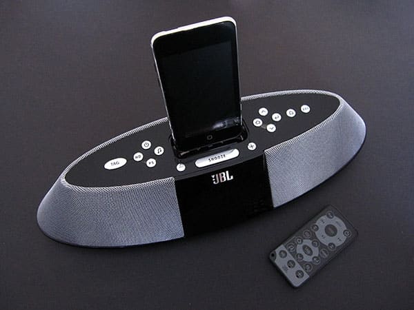 Обзор: JBL On Time 400iHD HD/AM/FM док-станция для iPod